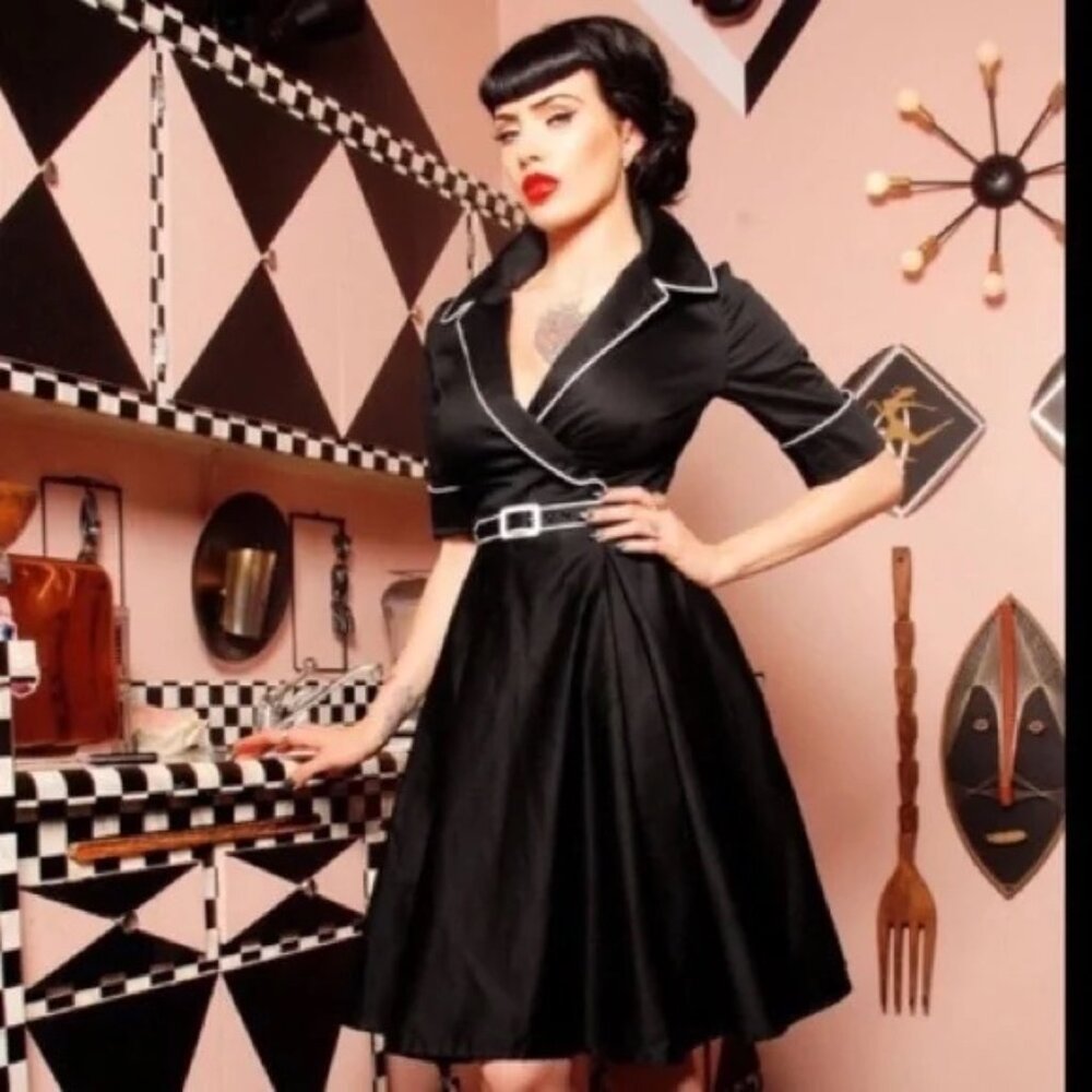 Deadly Dames Haunted Housewife dress Size M - NO BELT - EUC